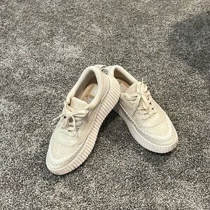 Dolce Vita Sneakers 
Size 8